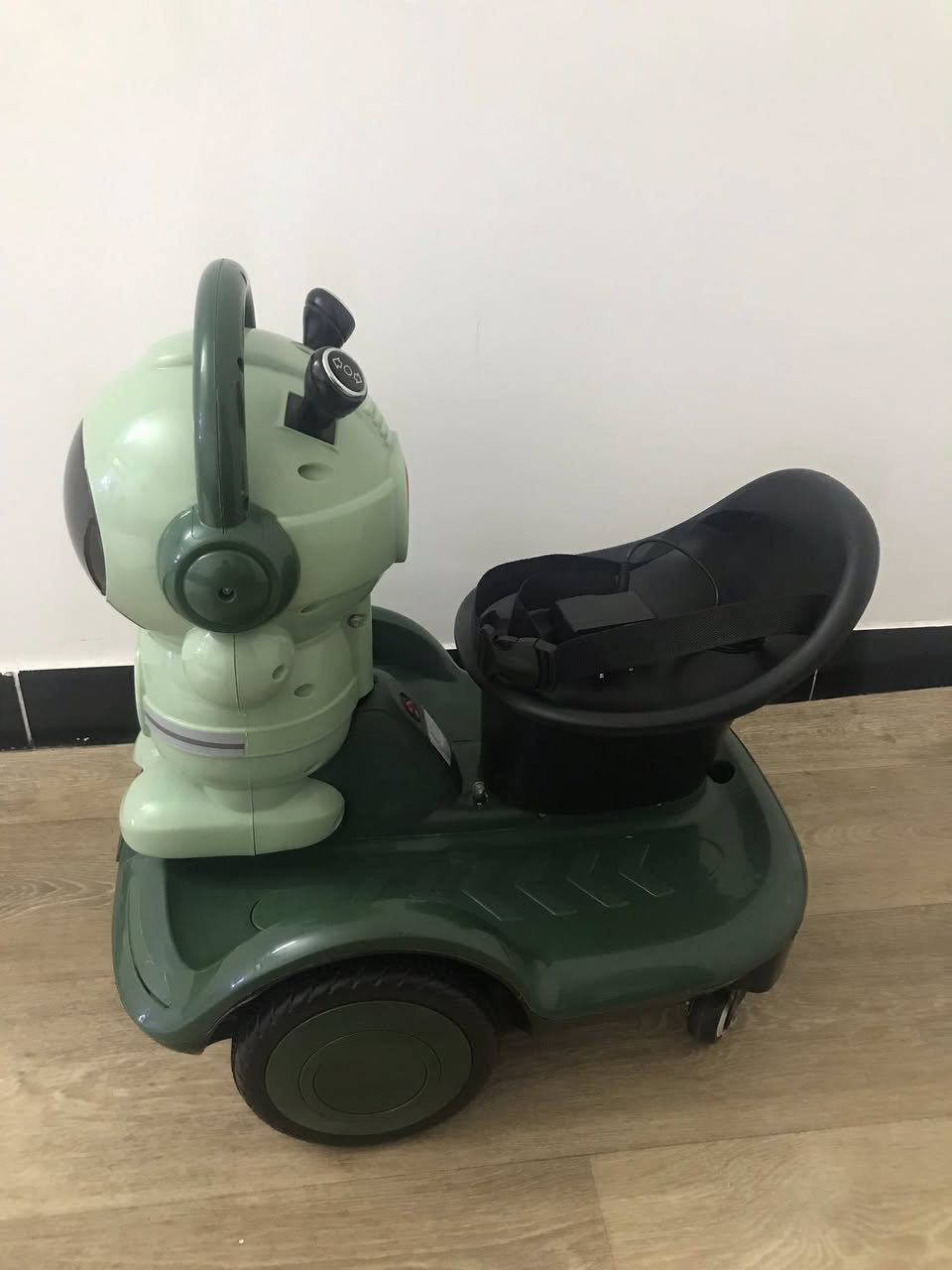 السلام عليكم 
دراجة احاديه مال اطفال
من عمر سنه ونص الى 5 سنوات 
وبعدها جديده  واجتني هديه 
اي شخط وضرر ما بيها تحتوي على شاحنه وحزام 
العنوان السيديه 
السعر 45 بيها مجال وتوصيل مجاني


**إذا كنت صاحب هذا الإعلان وتريد حذفه لأي سبب، رجاءا أرسل رسالة إلى الدعم الفني**