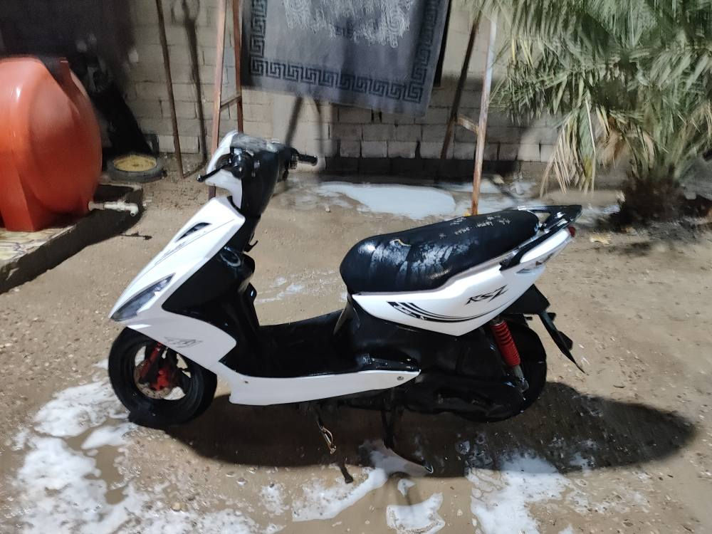 دراجه ماكس مضلع دراجه نضيفه مال حاويه بس كفراتها تجاريه كله البلاد كل شي شغال بيها مابيها نقص بس سله الورا كهربائيات كلها شغاله للاستفسار *********** ابو الخصيب, البصرة
