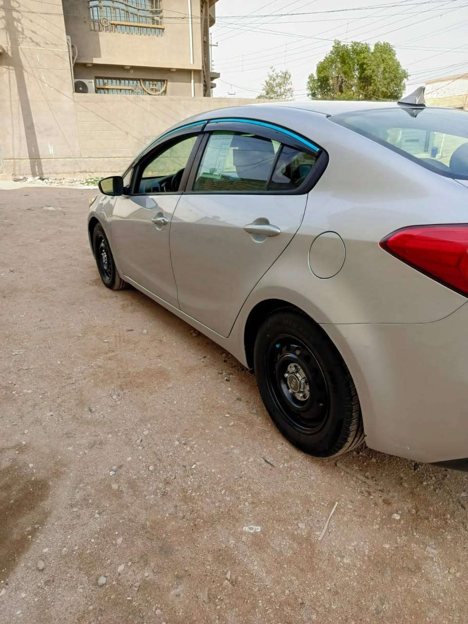 سلام عليكم فورتي امريكي موديل 2014 سياره حادثه فقط دعاميه اماميه والسونار موضح في الصور  سياره جاهزه من كلشي محرك وكسر وحداديه وتبريد وتدفئه كلشي بيه جديد مواصفات 
محرك 1800 
تحكمات استيرن 
شاشه اندرويد 
رقم كربلاء دولي 
ماشيه 108 الف 
سنويه لل27
مكان السياره كربلاء المقدسة للاستفسار الاتصال على الرقم التالي ***********
