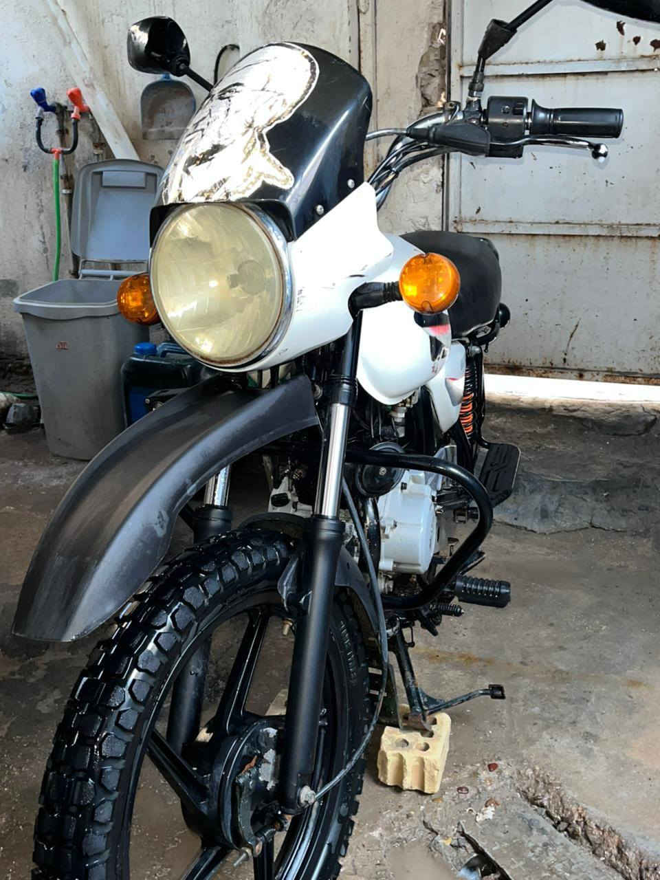 السلام عليكم دراجه للبيع مديل 19 اوراق كامله محرك لاتنقيص ولاتبخير دراجه حلوه حيل السعر 1150 مليون وميه وخمسين وبيها مجال الرقم /***********
