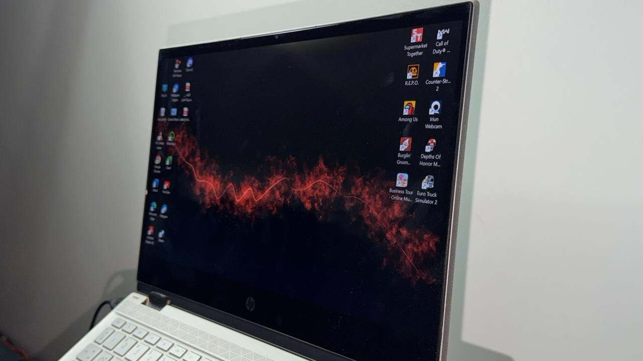 ⭕️لابتوب HP ⭕️

للبيع: لابتوب HP بمواصفات ممتازة جداً وحديثة (جيل 11) بحالة نظيفة جداً
اللابتوب سريعة جداً وممتازة للشغل الهندسي، البرمجة، الدراسة، والتصفح السريع بسبب مواصفاتها العالية:
• المعالج (CPU): Intel Core i5 (الجيل الحادي عشر 
‏I5-1135G7) - أداء قوي وحديث.
• الرام (RAM): 16 جيجابايت سرعتها 3200 Mt/s (سلاسة عالية بالفتح والتنقل بين البرامج).
• الهارد (Storage): 1 تيرابايت (1000 جيجا) من نوع M.2 NVMe السريع جداً بالإقلاع ونقل البيانات.
• كرت الشاشة:  Intel Iris Xe Graphics بذاكرة 8 كيكا بايت (ممتاز للمونتاج الخفيف، الشغل الهندسي، والألعاب الخفيفة).
•نظافة الجهاز : 85‎%‎ واضح بلصور.
• ⁠+ ال لابتوب لمس تكدر تسويها تابلت
• ⁠بلضافه الى بصمه اصبع 
• الملاحظات: البطارية أداءها شوية تعبان (يعني تحتاج تبديل إذا تريد تستخدمها برة البيت لفترات طويلة).
💰 السعر المطلوب 600 الف دينار عراقي بيها مجال بسيط
الموقع : بغداد الامين
للتواصل : على الواتساب ***********
