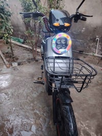 دراجة شحن HIS • 4 بطاريات • بصمة NFC