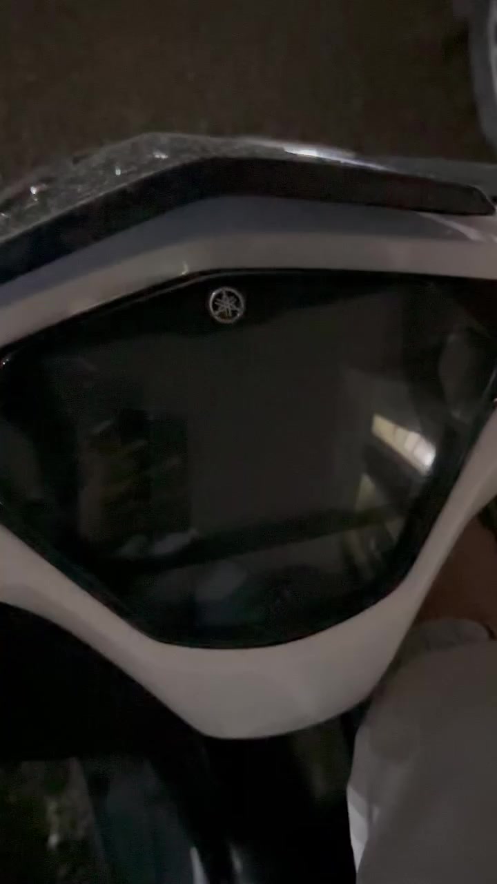 سلام عليكم
يوماها ايروكس ياباني 155cc
ماشيه 23 حقيقي 
ستان كهربائي 
شلعه ومعدل منتكمش محرك مكفول كهربائيات كلها شغاله 
نضام تشغيل مغنطه يعني نفس ال pcx
نازله من قيس كراده 
نقصها قفل ستيرن مينقفل تاخذها من باب البيت 
مكاني الشعله السعر 1.500 
***********
