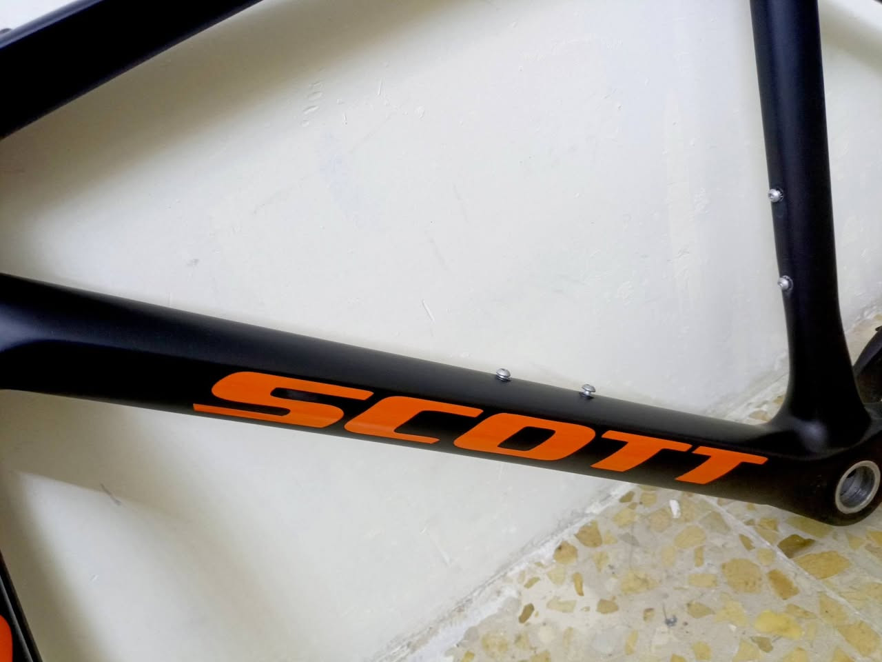 السلام عليكم شلون كباتن 🌄 

متوفر فريم كاربون فايبر ماركة سكوت موديل حديث وإيرات دفن بالكامل نظام بريك دسك / نظام ويالة شفت 🤗🥰

قياس الفريم //52🤩☺️

نظافة الفريم //100*100

سعر 450 الف // بغداد القاهرة قرب حلويات عدنان 
***********
