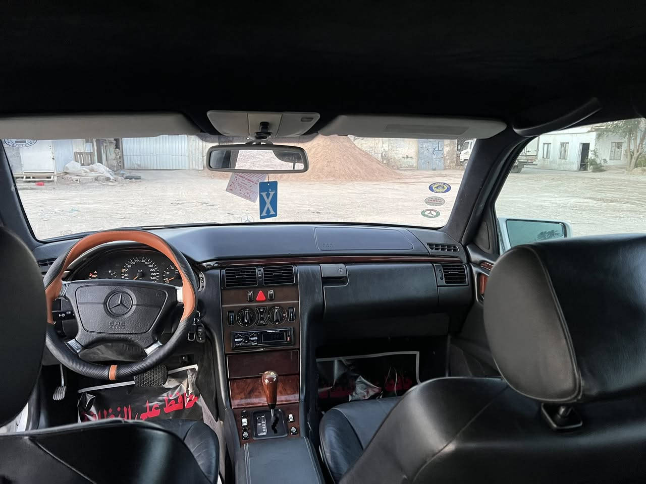 السلام عليكم  للبيع مارسيدس موديل 95 صبغ عام كير و مكينه وصدر تمام رقم أربيل  هزء  جديده سنويا 30  سعر90 مكاني أبوغريب  *********** اسيا***********
