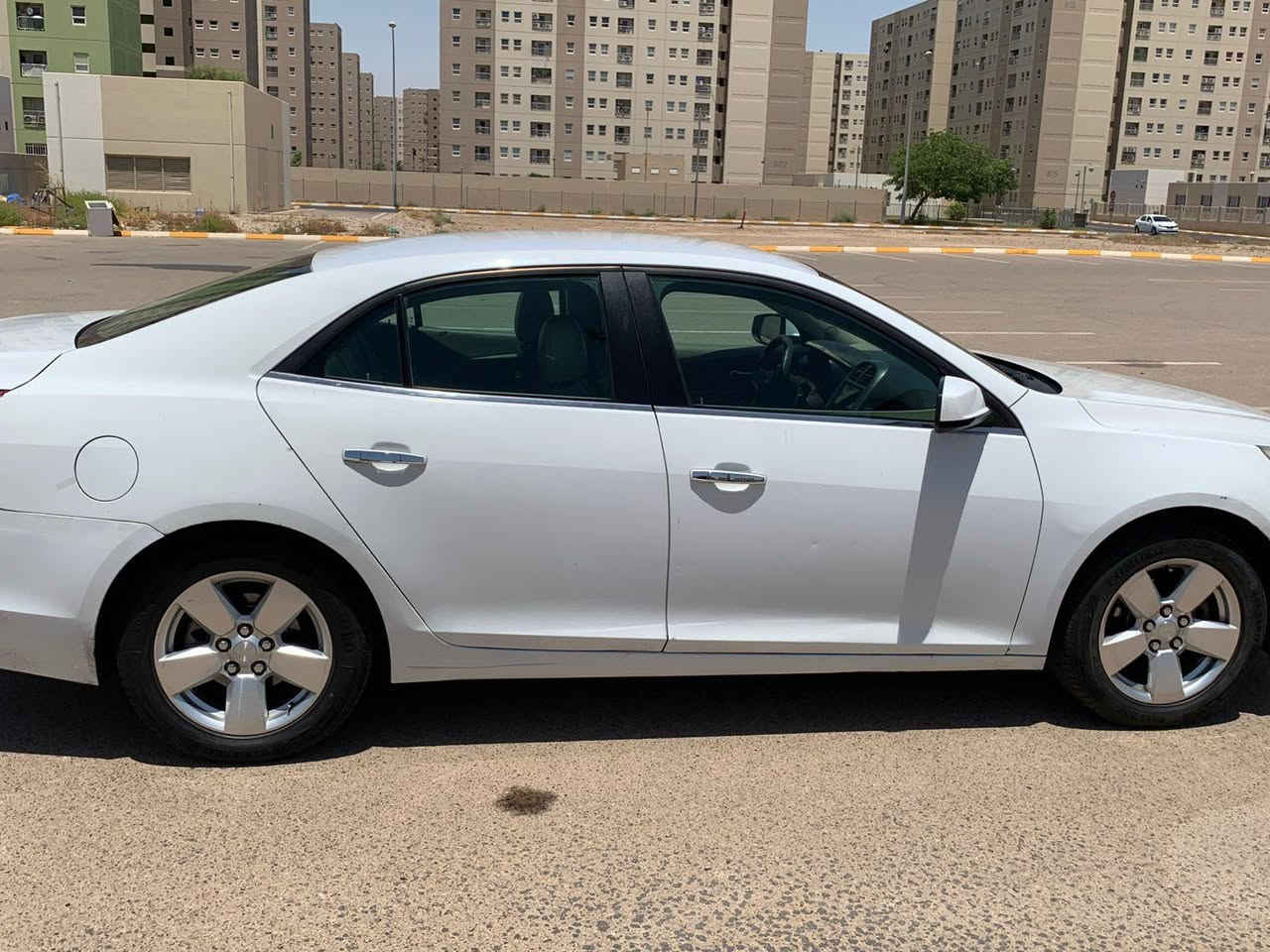 السلام عليكم
ماليبو موديل ١٣ خليجي  محرك 2400  
كير جديد 
منظومة تبريد جديدة راديتر ماء جديد  تخم اذاين جدد صدر جديد امامي وخلفي كامل شاشة اندرويد  هاندبريك بصمه دواخل السيارة جدا نظيف . تخم تايرات جدد باتري جديد 
دسكات  جدد 
بيها صبغ  نص باب ودوسه والدعاميه  الاماميه مبدله  بحادث في بغداد والبنيد مبدل بلاد بلون صدفي 
رقم سليمانيه باسمي تحويل مباشر  
ما بيها سونار. انته افحص براحتك وديها وين ما تريد ترايك. وين ما يعجبك 
لظروف خاصة  عارضها للبيع. 80 ورقة. بيها مجال 
راسل او اتصل ***********
