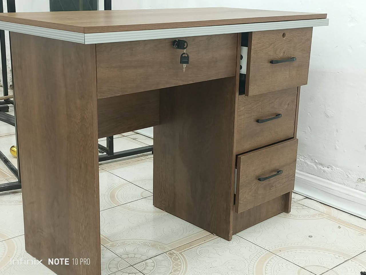 للبيع ميز  متر  سعره 60 بيه مجال بسيط


**إذا كنت صاحب هذا الإعلان وتريد حذفه لأي سبب، رجاءا أرسل رسالة إلى الدعم الفني**