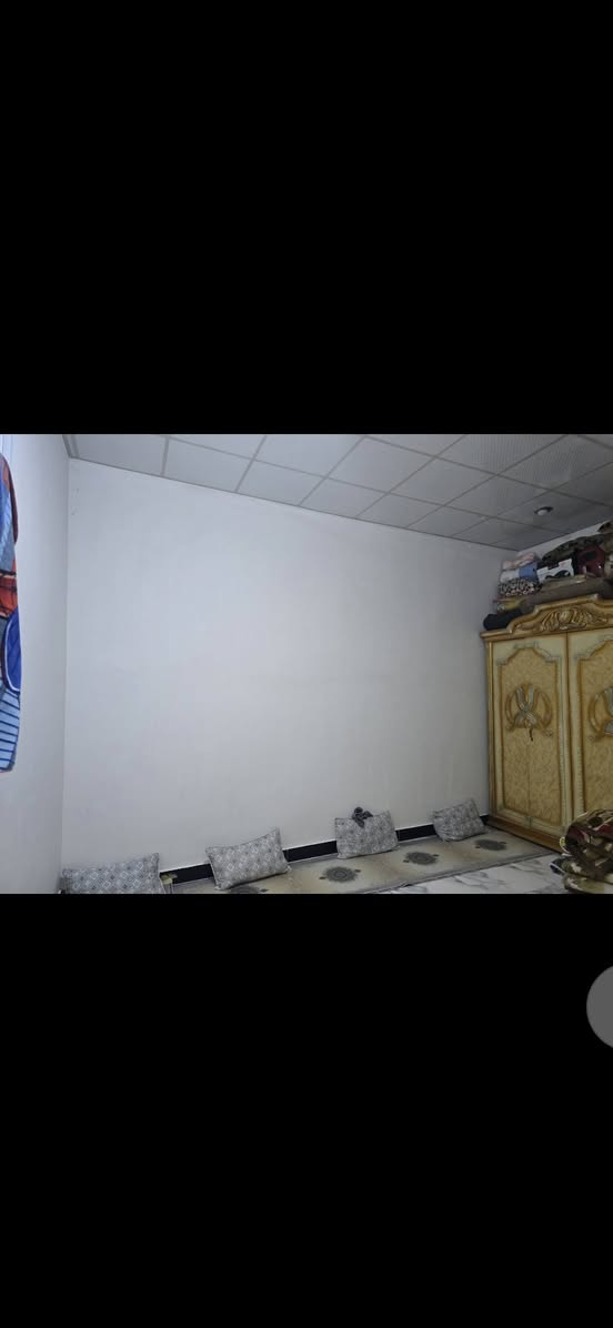 #إعادة_نشر .....
بيت زراعي بالزبير...  مساحته 150 غرفتين وصاله ومطبخ وحمام داخلي عنوانه حي الأندلس2 نهاية شارع عقارات الياسري بناء جديد ماي كهرباء واصل سقف سندويج سعره 33 مليون وبي مجال....قليل
اتصال....***********....اراوس ماكو مشكلة
