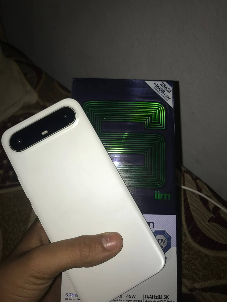 سلام عليكم عندي جهاز تكنو بوفا سلم ذاكرته 256رام 16شاشته منحنيه تردد 144هيرتز أخو جديد صاله تقريبا 14يوم من اشتريته جديد مراوس ويه بلي فور مهكر عنوان بغداد الي عنده مراوس يجي خاص او يتصل واتساب ***********
