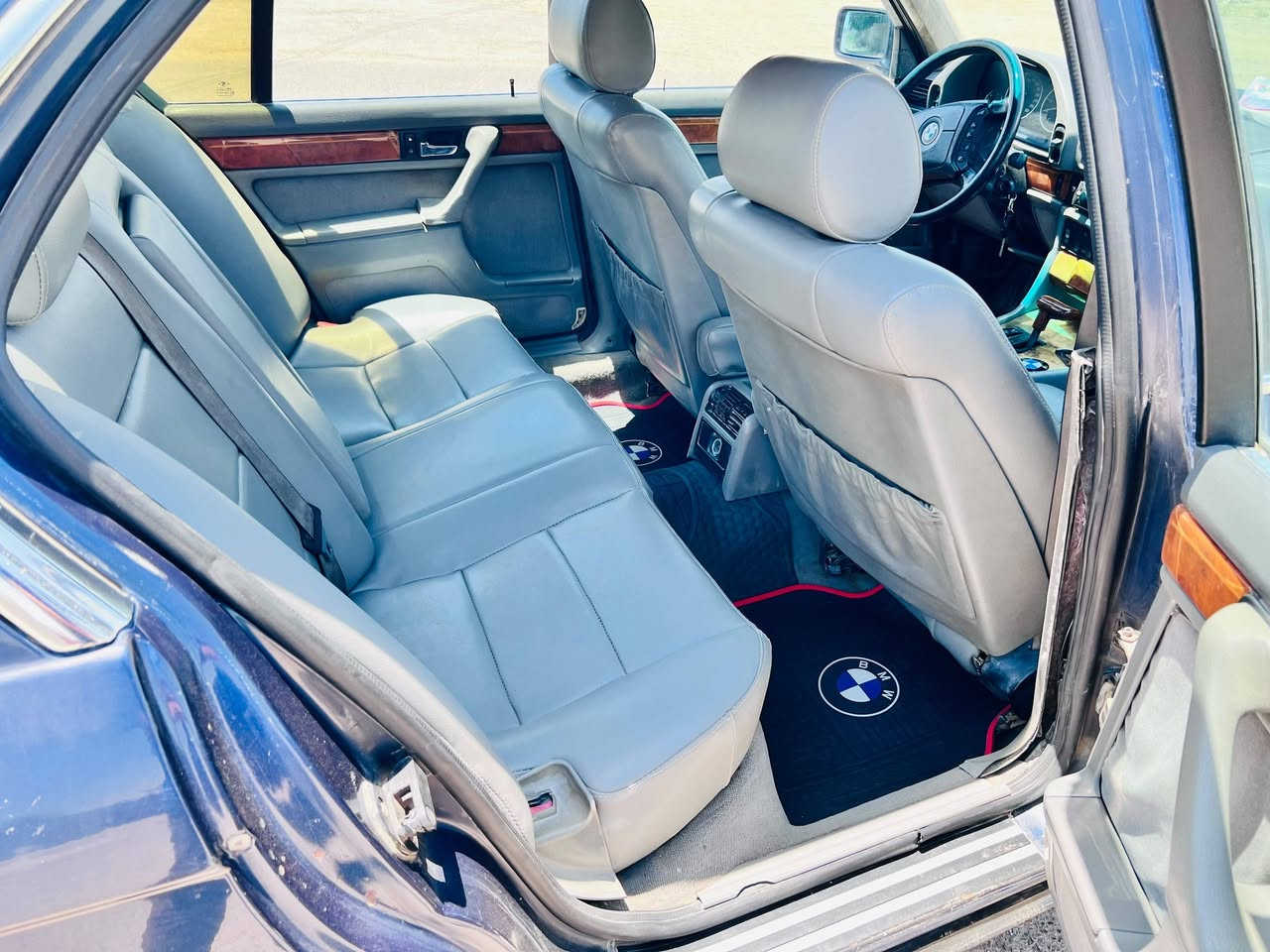 السلام عليكم للبيع BMW 730 مديل 92 رقم بغداد انكليزي سنويه لحد 29 تنفذ تحويل مباشر حدايه جديده
كير ومحرك واكسل شرط
السعر ٤٥ ورقه وبيها مجال
مكان السياره صلاح الدين تكريت (الزلايه) 
للاستفسار الاتصال على الرقم
***********
***********
