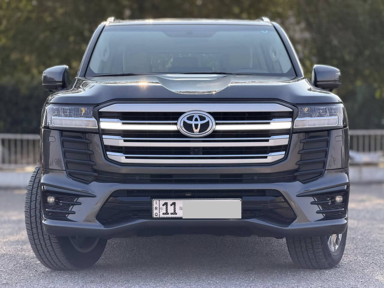 سلام عليكم .... اخوان عندي لاندكروز 2024  لمتد ساز اصلي لون فيلي مكفوله من الضرر والصبغ والبارد رقم بغداد بأسمي وتحويل مباشر ماشيه 42 
اخوان السياره كل مواصفاته اصليه يعني اي اضافه مابيه  يعني لمتد اصلية وسعرها 68800$  من الاخير واي استفسار هذا رقمي *********** مكان السياره السيدية حي الاعلام 
مواصفاته 
محرك 6 سلندر 4000
سلايد 
كشنات جلد 
تبريد كشنات 
اربع كامرات 
باب خلفي كهرباء 
شاحن
