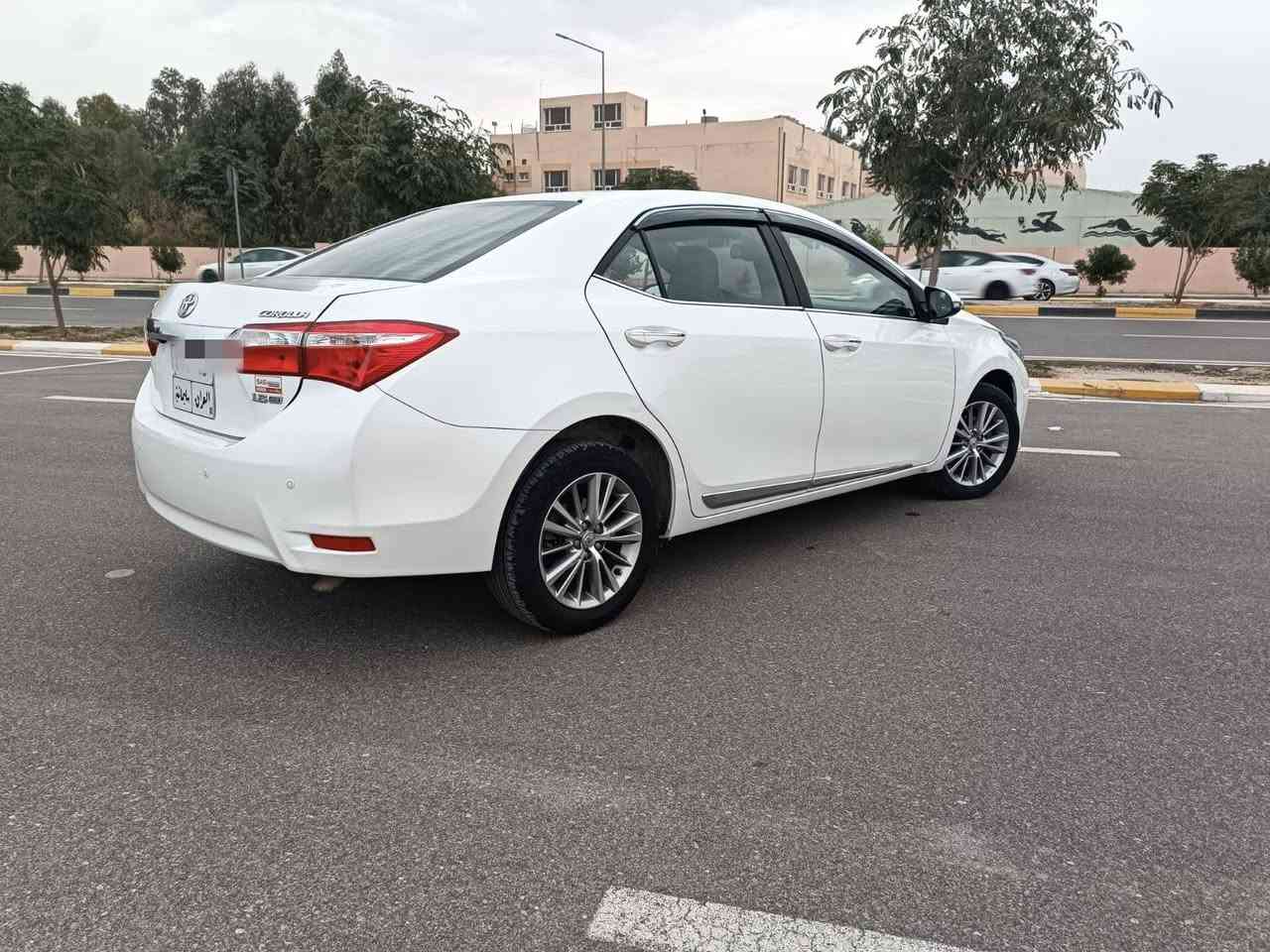 سلام عليكم كرولا خليجية 2015 رةقم سليمانية 
مواسةفات بسمة محرك 18 كبير بدون صبغ لوك
 ماشية 71 حقيقي  سيارة بسمى تحويل او وكالة شرط هزة براد جديد سبير مانازل گیر محرك شرط مكان سيارة بكلار صونةر موجود بصورة 
***********
