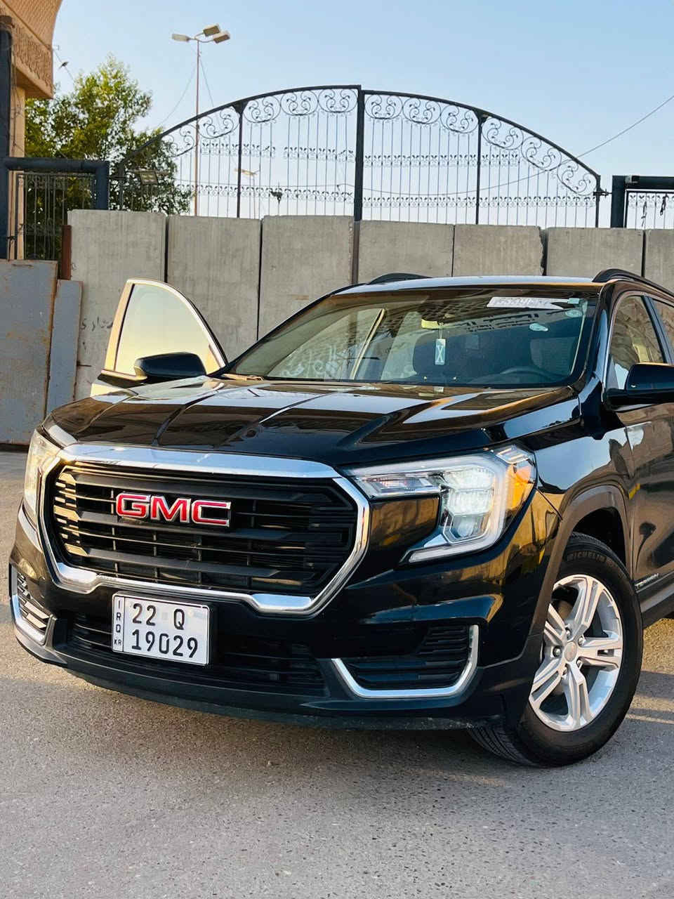 3GKALMEG8RL349761 رقم الشاصي
بيع مستعجل
ملاحظة : جميع صور الحادث في الصور 
GMC  TERAN 2024 
فول عدى الفتحه 
بدون ايرباك
جي ام سي تيران 2024  
الحادث /  بدون تبديل ايشي  السياره ليبل واحد فقط صبغ جاملغ خلفي + بارد الحافة السفلى باب خلفي عكس السايق 
المواصفات
1-اللون اسود
2-فئهSLE 
3-ويل حجم 18
4-فور ويل 
5-بصمة أبواب مع بصمة تشغيل 
6-ويل كب 
7-كشنات مخمل / حضن رياضي
8-كشنات هيتر  كامل
9-تبريد أمامي خلفي 
10-شاشه كبيره 
11-رادار امامي مانع تصادم 
12-تحديد مسار 
13-كشاف ضباب 
14-وقوف ذاتي
15-كامره خلفيه 
صندوق كهرباء
تحكم كشنات كهرباء
هاند بريك بصمه
16-ماشيه 30000kl
17-محرك 1500T تيربو 
وباقي المواصفات المعروفة
سعر : 174 وبيها مجال ان شاء الله 
العنوان - بصرة 
*********** - ***********

