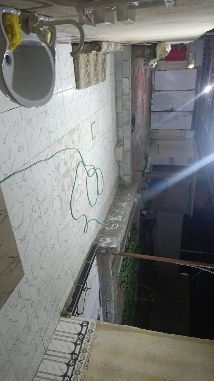 بيت في القرنه نعيم يتكون من3 غرفات ودوانيه وستقبال وكراج  كبير سعره50 وبي مجال


**إذا كنت صاحب هذا الإعلان وتريد حذفه لأي سبب، رجاءا أرسل رسالة إلى الدعم الفني**