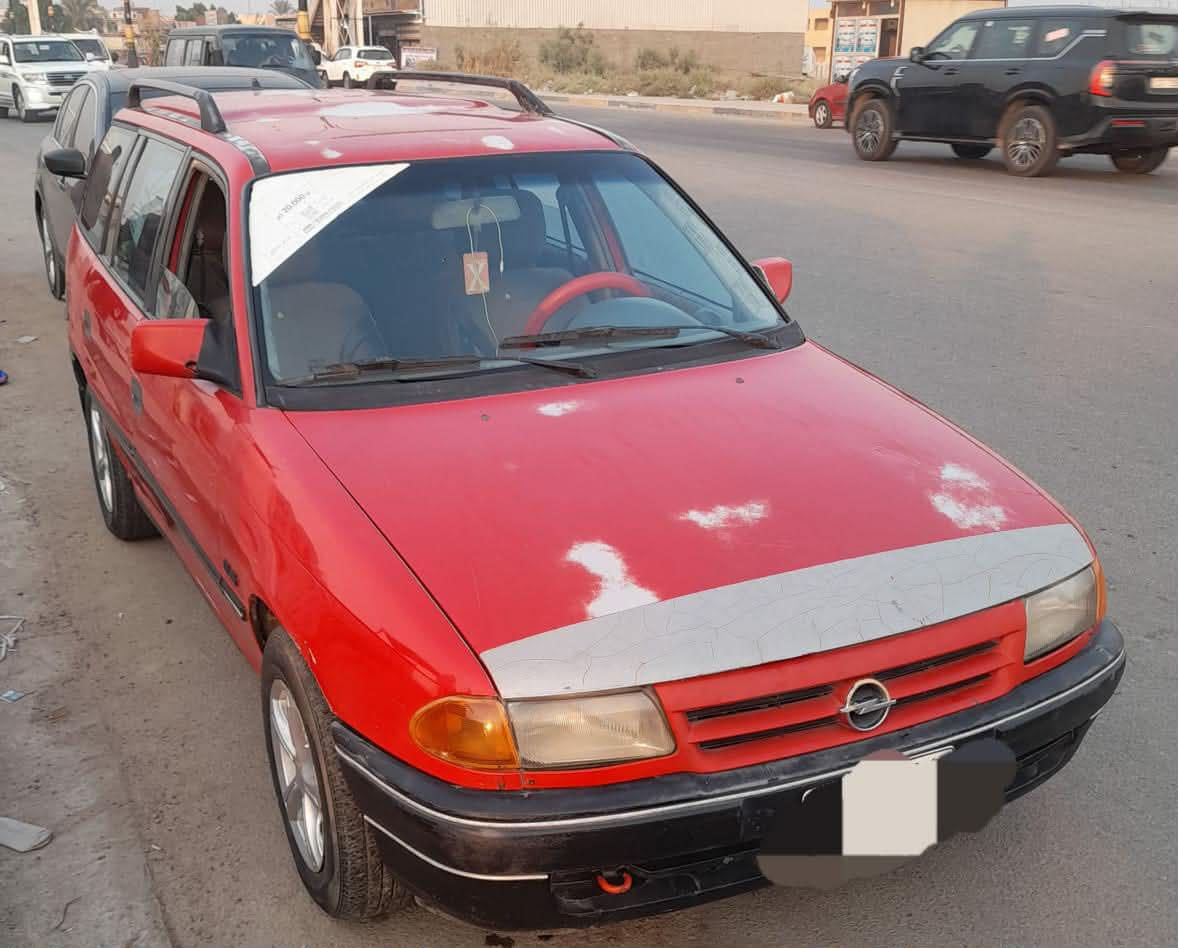 السلام عليكم 
اوبل استرا ٩٢ كير عادي
باسمي رقم إنكليزي 
***********
