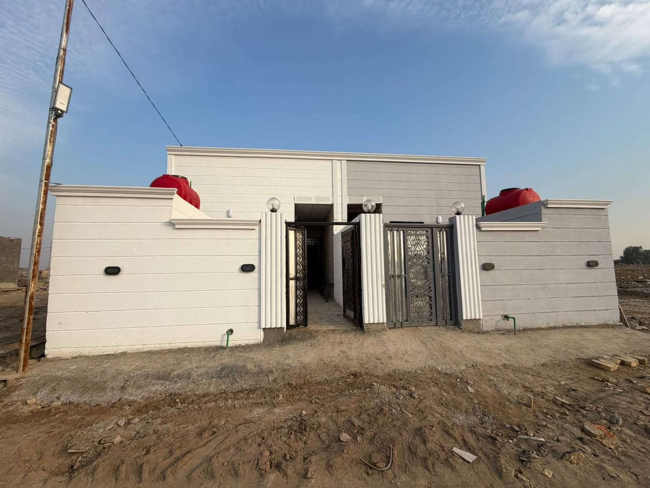 السلام عليكم
بيت. زاعي. سند 25 حي الأمين الثاني 
المساحة.  100 متر. الواجها. 5 والنزال 20 
الرقم. ***********
