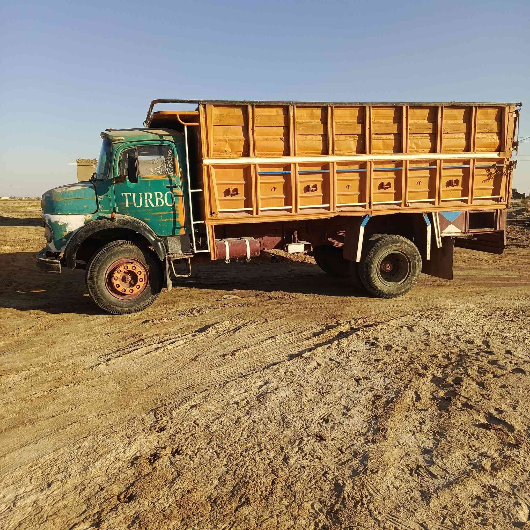 السلام عليكم 
سياره عشراويه للبيع شاصي مكفول وگير مكفول 
ومحرك مكفول وأكسن مكفول 
وغماره مصبوغه بدون معجون 
رقمه انگليزي وبسمي 
والاستفسار 
***********
