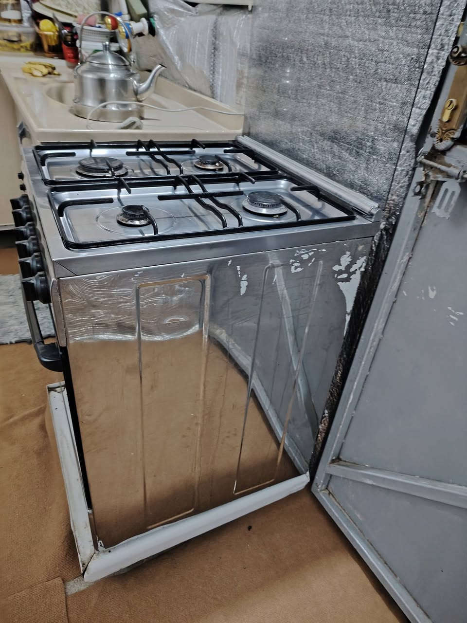 طباخ للبيع مصريه 4 عيون شغاله فرن شغال نضام بواري موصل  يارمجة الشرقية رقم مبايل *********** 
سعر 120 بي مجال
