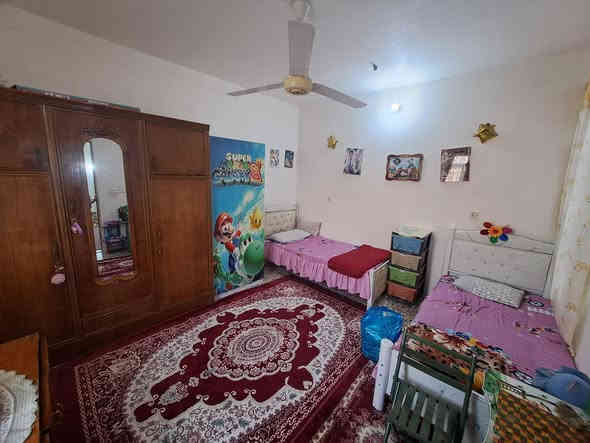 سلام عليكم دار لبيع مساحه ١٠٠ متر واجهة ١٠ / نزال /١٠ يحتوي على صاله وغرفتين نوم  وخدمات طابق ونص  منطقه سويب زراعي كاع حجي عماد ممتواجد على الفيس اتصال *********** او *********** السعر ٦٥ وبي مجال
