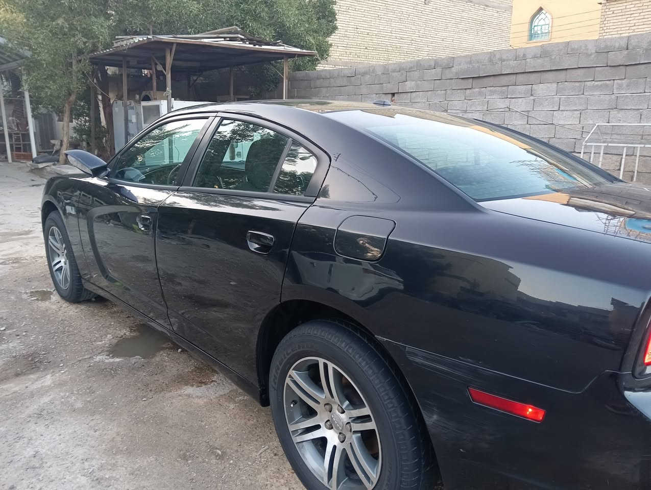 السلام عليكم للبيع جارجر 12 كفاله عامه بيها بارد بالجاملغ الخلفي صفحه اليمنه قليل رقم اربيل سيارة خير من الله حدادية جديدة شاشة كبيره كاميرا خلفية  تشغيل عن بعد مكينة وكير جدد صارلهن شهر .مكان السيارة بغداد .السعر 160وبيها مجال قليل ***********9
