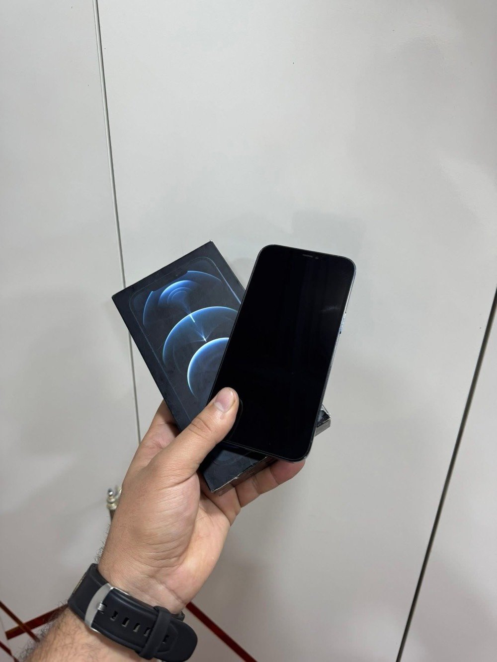 iPhone 12 Pro Max للبيع
• الحالة: نظافة %100
• السعة: 256GB
• النسخة: شرق أوسط
• الجهاز جديد جداً
• الشاشة والبطارية أصليات (مستبدلات)
(والفيس أيدي متوقف)
• الجهاز مفحوص ويعمل بكفاءة عالية
العنوان: بغداد - العامريه
ما رقم الهاتف / واتساب ***********
اسعر 350وبيه مجال