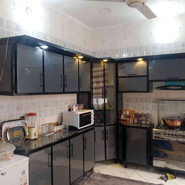 دار للبيع مساحته 200م في حي الانوار على شارع التبليط الدار متكون من
غرفتين نوم 
وصالة
واستقبال 
مطبخ 
صحيات 
علما ان الدار بناء حديث السعر 80 وقابل للتفاوض..
 
ياسر ***********
عباس‏‪***********‬‏
