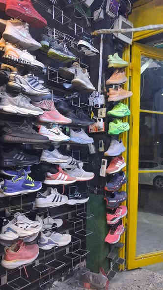 احذية شلعه مال محل للبيع
عدد ١٢٠ قطعه سعر القطعه 10الف
مكاني بغداد شارع حيفا 
نزله ملعب نادي الزوراء مقابيل معمل ثلج
يوجد توصيل للكل ***********
وقت عمل من 4 لل 12
