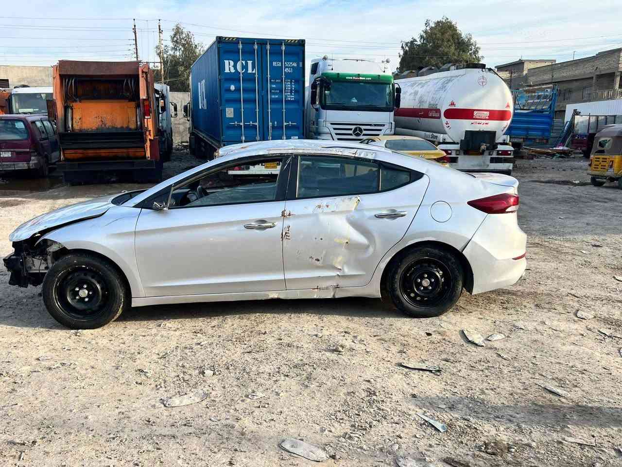 السلام عليكم النترا موديل ٢٠١٧ رقم سليمانيه نكليزي وارد امريكي مكينه وكير شغالة بيها حادث موضح بالصورة تباع عل هذا حادثها سعر ٦٧ ورقه وبيها مجال شراي مكان بغداد الاتصال *********** ثاني *********** بغداد, العراق
