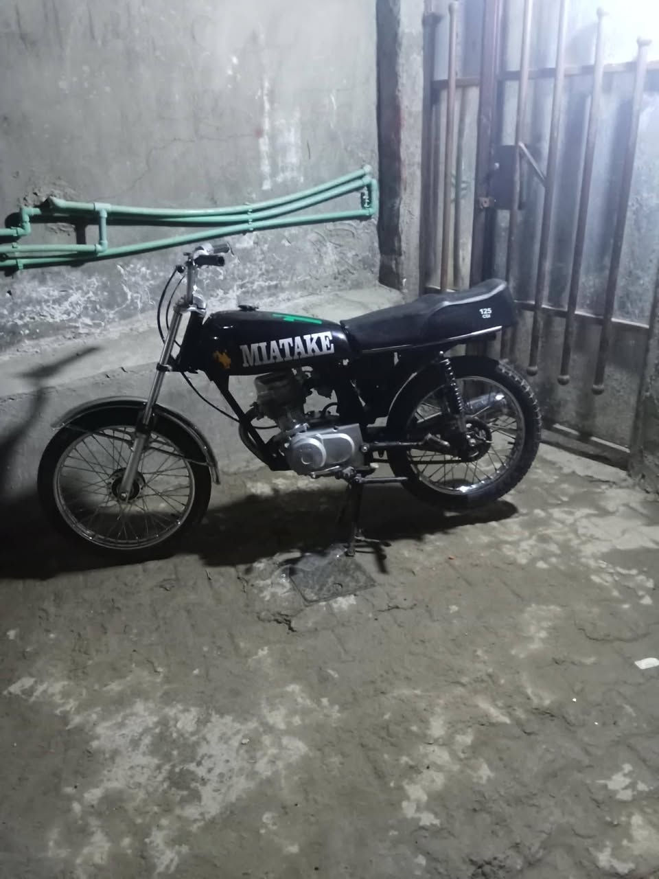 سلام عليكم دراجه للبيع كلك مكان ابو صخير السعر 325وبيه مجال بصيط حك الجيه دراجه حلوه ومكينته خرسه مارد عل خاص هاذ الرقم خابرني ***********
