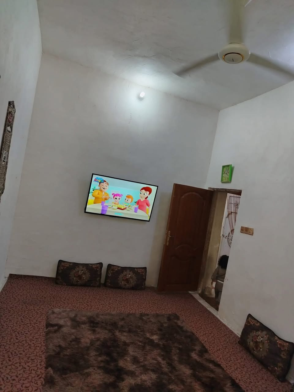 السلام عليكم بيت للبيع في ميسان
التفاصيل:
 الموقع: ميسان -الأربع سائدات (الدوانم) - مقابل محطة بانزين بيت مخيلف.
 المساحة والأبعاد: 100 متر  (طولاني، واجهة 5 متر في نزال 20 متر).
 تفاصيل البيت: يحتوي على غرفتين نوم (غرفة طابق أرضي + غرفة طابق علوي)، بالإضافة إلى الاستقبال ومطبخ وصحيات ومنور والملحقات.
 الكراج: يحتوي على كراج صغير (لا يتسع لسيارة).
 نوع السند: زراعي 
 الخدمات: المنطقة مخدومة من ماء ومجاري وكهرباء وتبليط وقريبة جداً من الشارع العام 
للاستفسار عن السعر يرجى التواصل على الخاص أو الاتصال.
 للتواصل والمعاينة: [***********]
