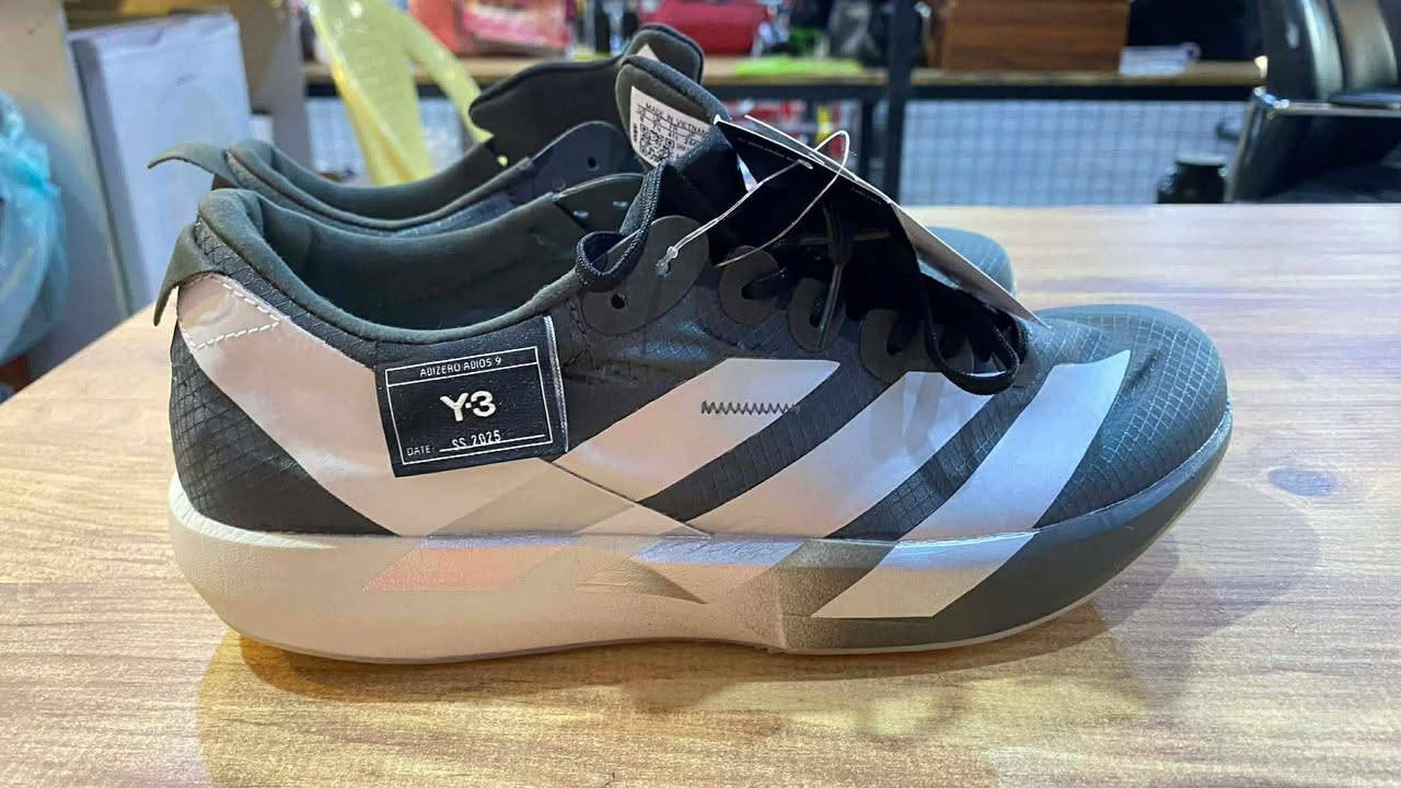 Y3 اديداس
اخضر او زيتوني 42-41 
رصاصي 41-42-44 
كل لون قياس وقطعة وقالب ناعم يفضل تاخذ قيلس اصغر 
كوالتي رهيب وزن ريشة خفيف وخاص للركض


**إذا كنت صاحب هذا الإعلان وتريد حذفه لأي سبب، رجاءا أرسل رسالة إلى الدعم الفني**