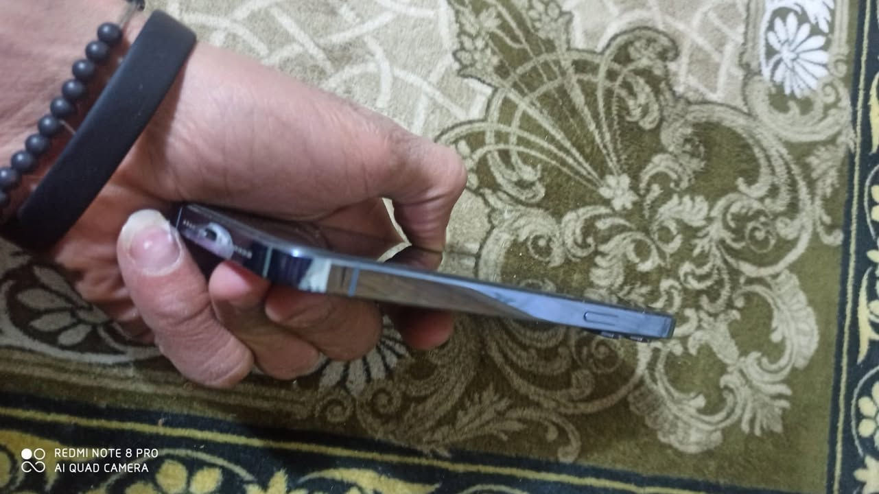 سلام عليكم عندي اليفون 13 برو ماكس جهاز مدل شاشه وبطاريه شاشه وكامره نوعيه زينه ولبطاريه ميه وذاك ليوم بدلتهة جهاز حلو 
نموذج M مكاني بغداد الجديده رقم الهاتف***********
