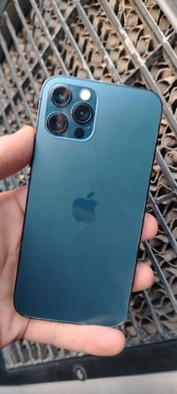 آيفون ١٢ برو • ٢٥٦ • بطارية ١٠٠