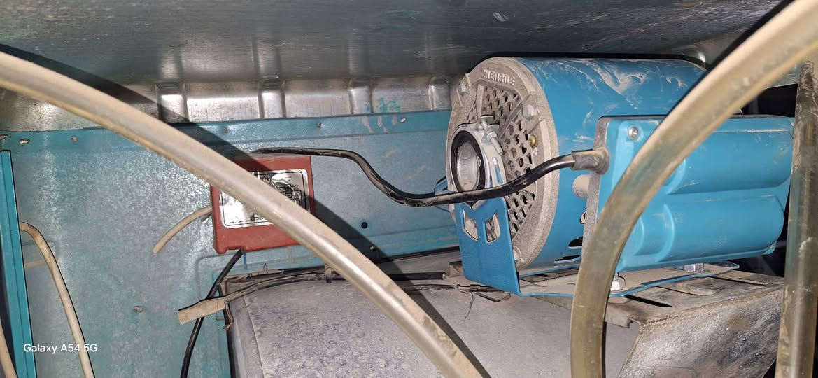 مبرده نظيفه كتير ماطور جديد فقط فيها زرف صغير  ومخلين ماطور علسرعه القويه  ابيعها معا القاعده بسعر الماطور ٦٠ الف قفل قفل شراي يجي خاص او يتصل ***********
