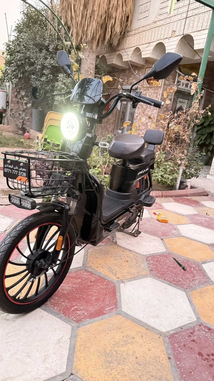 سلام عليكم 
دراجه شحن للبيع او مراوس بماكس 
دراجه جديده كلش استخدام اسبوعين فقط
مابيها اي نقص لدات 2 وبلوجكتر دراجه بعدها ع وضع الشركه للستفسار ***********
