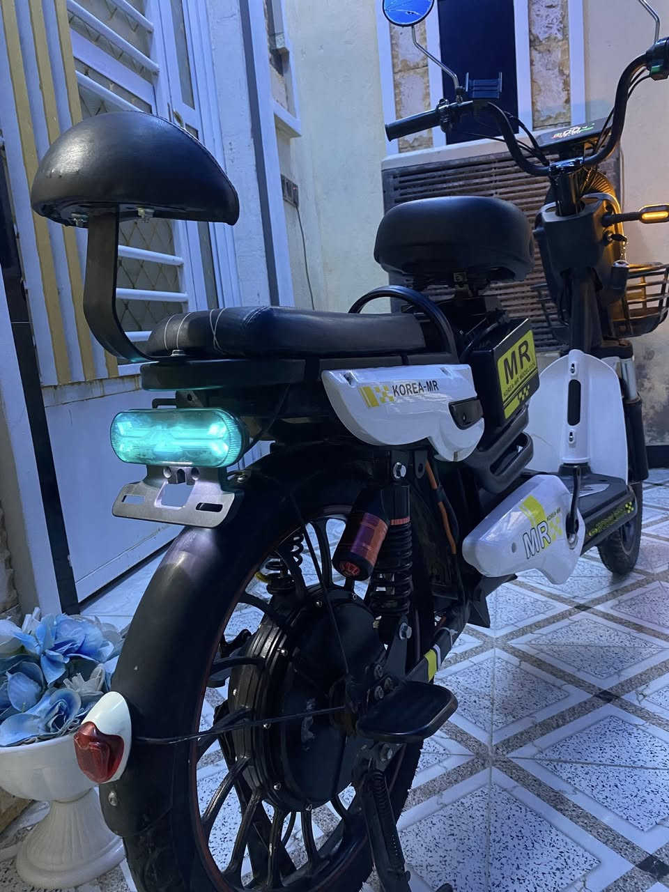 السلام عليكم باسكل شحن 2024للبيع أربعه بطاريات جديدات فول كامل
 سعره 250شراي مكانه جبله 
***********
