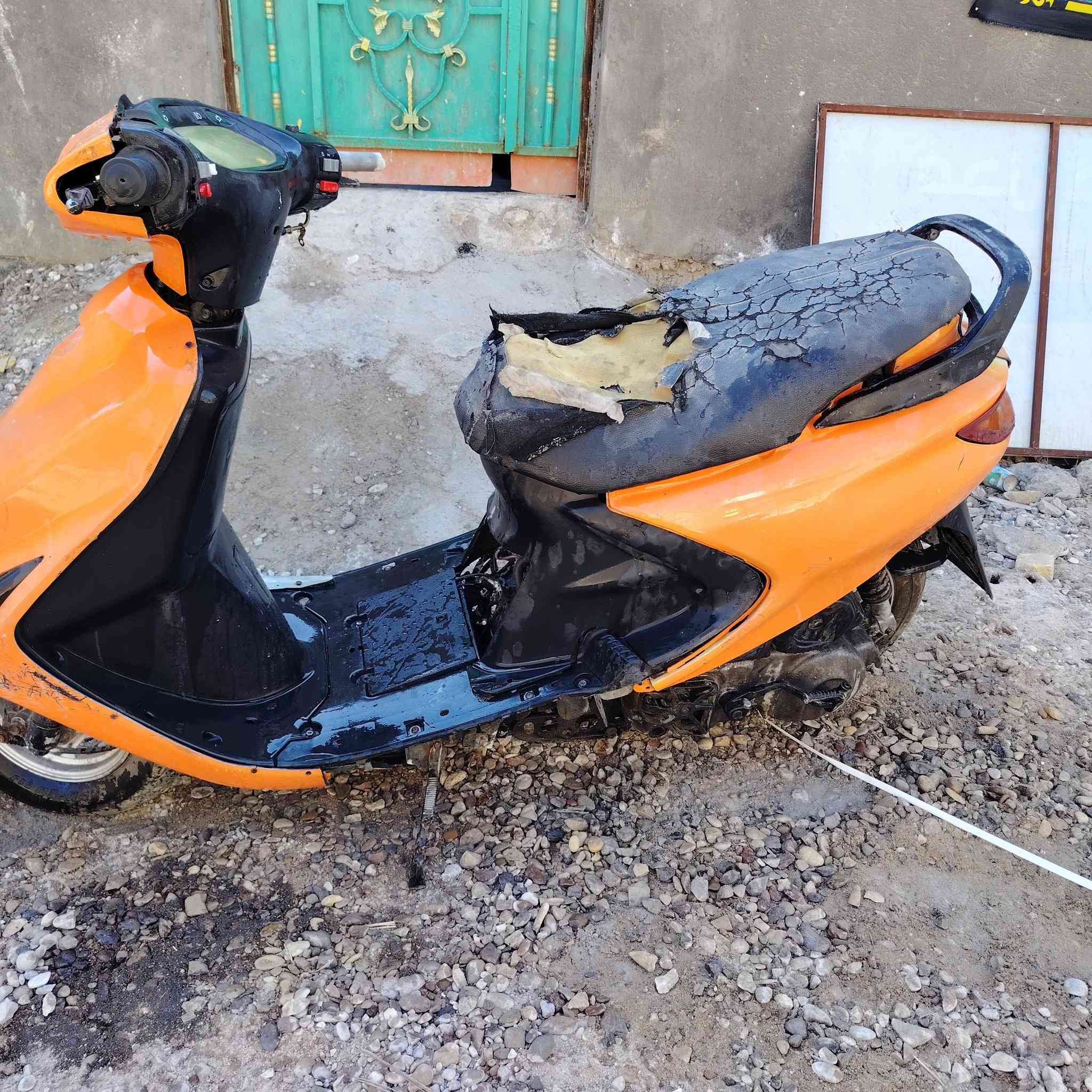 دراجه فراشه للبيع عوزه كابريته فقط السعر 150 بيه مجال شراي
***********
