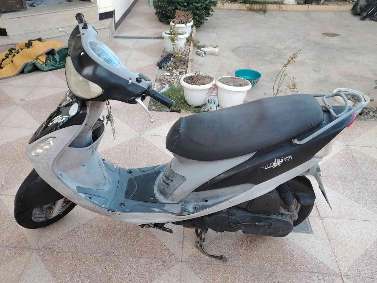 دراجه ماكس منغولي رمبه رمبه ومكاتبه موجوده ما صارها هواي من نازله فولل كامله مكمله مكينه انطيك ضمان بيها برغي ما مفتوح بيها كلشي شغال بيها لايت عالي ناصي اشاير عداد سرعه بانزين ودهن دراجه فول نضافه والله بس متوازي على فلوس لذالك اريد ابيعها وتجي تفحص وتشوف وتأخذ السعر ٧٠٠ وبيها مجال. للاستفسار الرقم *********** واتساب فقط
