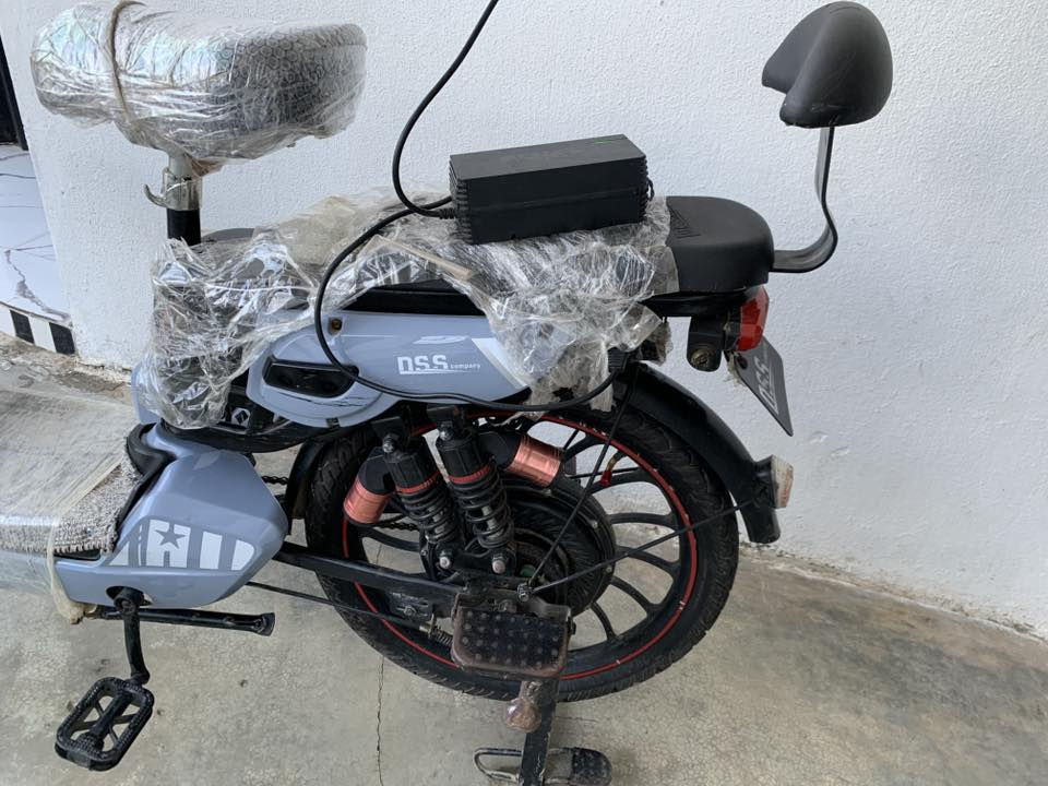 لسلام عليكم للبيع دراجه شحن موديل 2024دراجه كلها شغاله شلعه فول مابيها أي عيب شرط بطاريات جديده تايرات جدد السعر 170بيها مجال الشراي يخابر ***********
