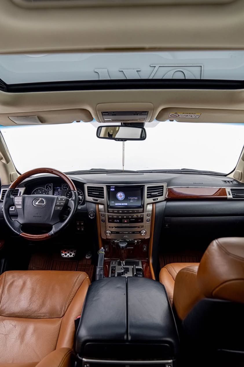 الفخامة اليابانية😍⚜️
Lexus LX570 2015
لكزس ال اكس ٥٧٠ ٢٠١٥

السيارة فول مواصفات (مقاعد تدفئة تبريد-ثلاجة-جكات تصعد و تنزل-ايبادات خلفية-رادارات و حساسات)

مكينة ٨سلندر حجم ٥.٧لتر تنفس طبيعي
ماشية 217,000 كيلومتر و بحالة ممتازة 

مكفولة كفالة عامة السيارة كلش حلوة و نظيفة
رقم و سنوية جديدة تحويل ثاني يوم 

السيارة موجودة ب دهوك معارض السيارات 
سعر السيارة (465$) ورقة و بيها مجال المزيد من المعلومات 👇🏻

كورك-واتس اب :-☎️***********☎️
