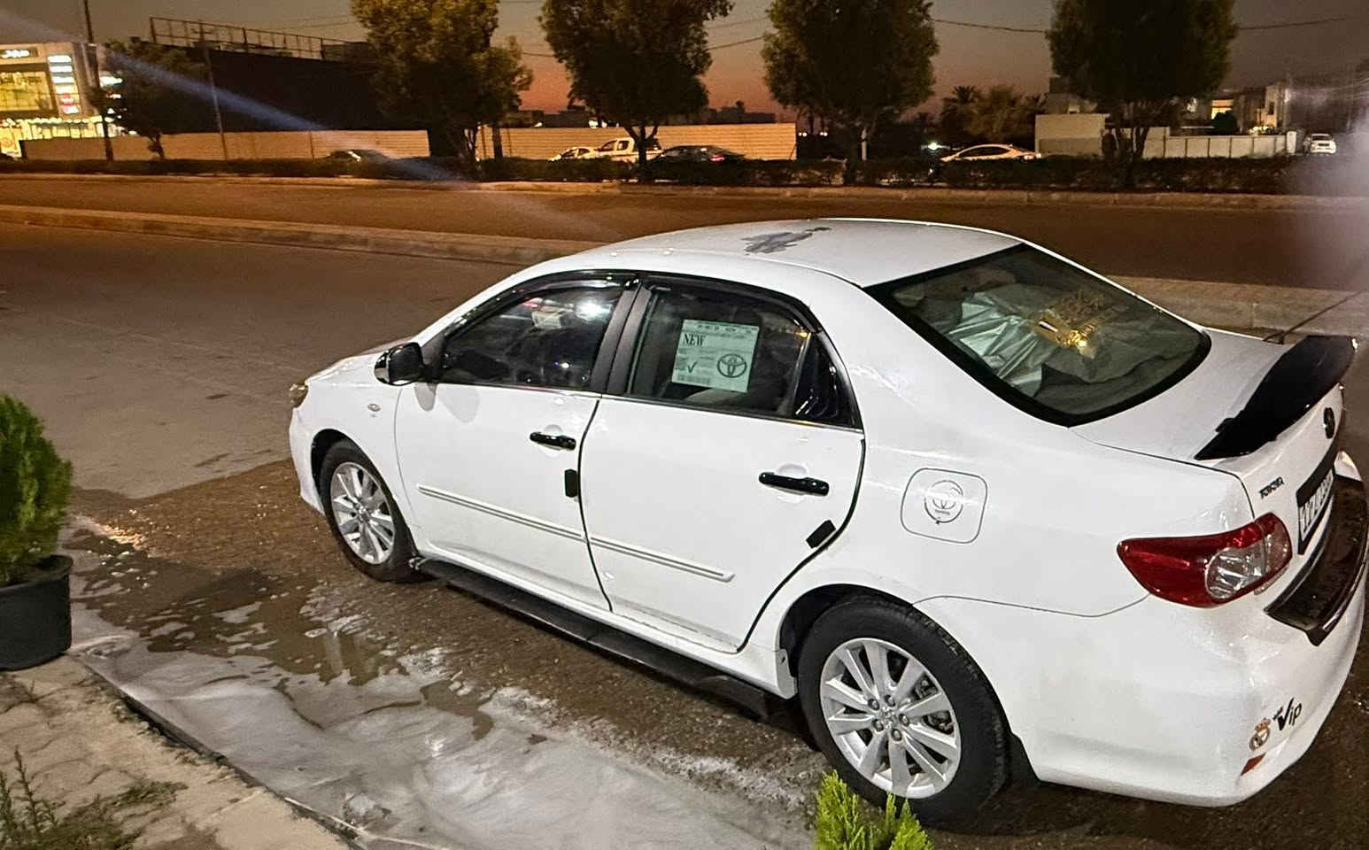 السلام عليكم 👋🏻
TOYTA COROLLA 
كورلا 2009 محدث 2013 
محرك وكير مكفول 
تخم تايرات جديد
منظومة تبريد جديده 
منظومة زنون
سياره مكفوله من حادث بيهه فقط مكانات صبغ اثر جراد 
صدر امامي جديد 
دسكات كلهه جدد 
سياره شاشة ايباد 
حساسات خلفي وكامره خلفيه متحركه 
السعر 107 $
بيهه مجال بسيط كلش
المكان الانبار /الرمادي 
للا ستفسار : ***********
