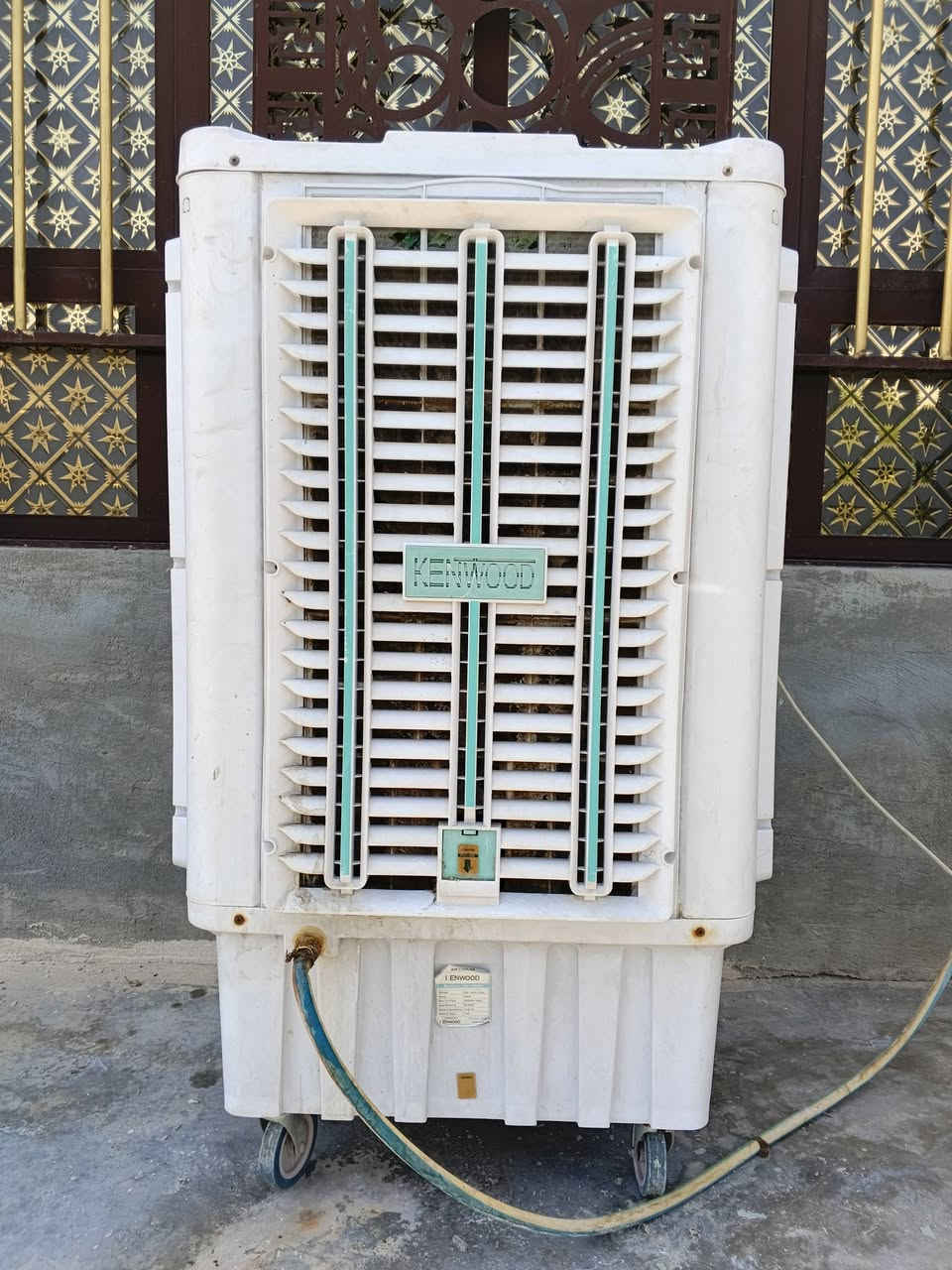 سلام عليكم 
مبرده ( كونفيره) استعمالها سنه 
كلشي مابيها 
رايدها ب 225 وبيها مجال 
رقمي واتساب ***********
متواجد خاص
