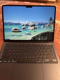 متوفره ماك بوك اير M5 حجم 13.6 اخت الجديده مستخدمه شهر شي بسيط  رام 16...