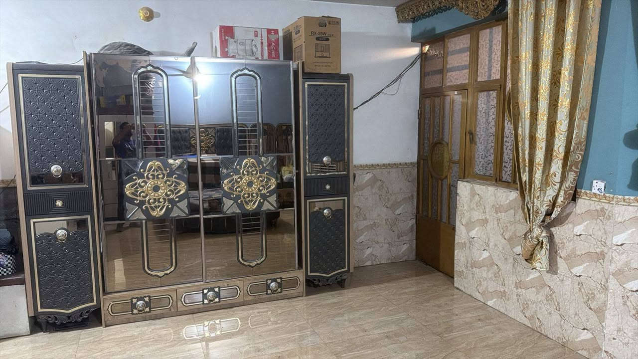 السلام عليكم. بيت على الشارع العام حي اور قرب كهوه السلطان مقابل ماركت بركات الرضا يتكون من 3 غرف  نوم  وصاله معزوله وهول كبير ومثل مموضح بالفيديو والصور والسعر 310 وبي مجال و للاستفسار اكثر الاتصال على الرقم ***********
‏‪***********‬‏
