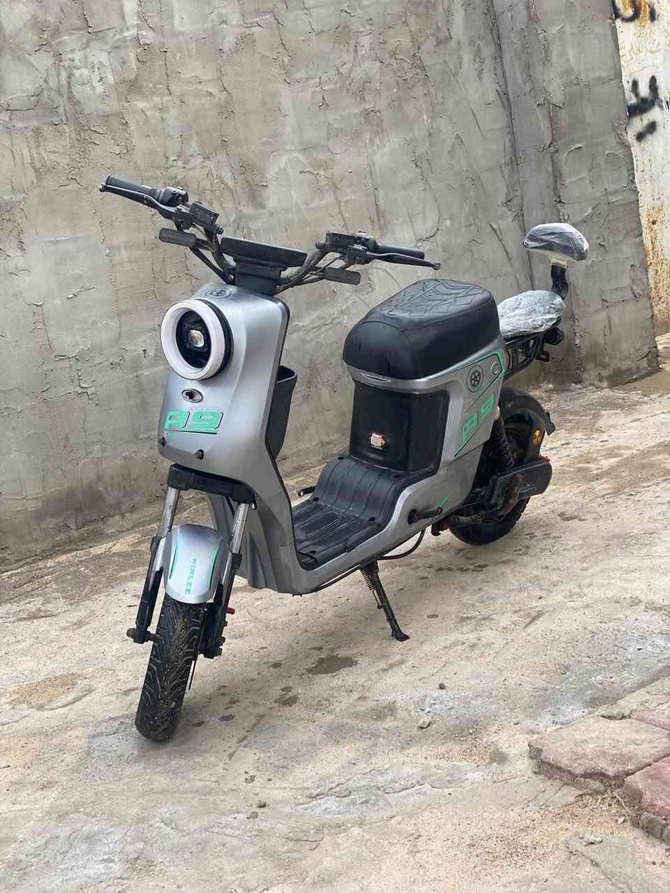 ٢٥٠ سعره وبيهه مجال فقط ماتمشي دراجه شغاله وتمشي علكيف الله شاهد حته ماخثيته للمصلح  مكاني بصره أبي الخصيب وهذه رقمي ***********
