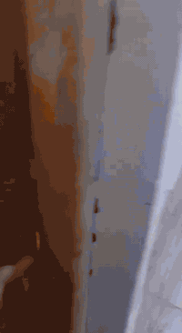 دار للبيع مساحه١٠٠ متر  طابق ونص غرفتين نوم مع حمامات اسويت صاله مساحه درج استقبال حي الحكيم قرب مدرسة موسى الكاظم ***********
