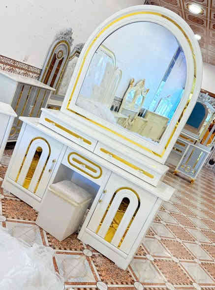 🚨 انطلقت أقوى تخفيضاتنا على موديل الأقواس – فخامة بسعر ولا أروع! نقد واقساط 
📉 من السعر السابق  2،250 دينار عراقي
🔥 إلى السعر الحالي  1,650 دينار فقط
💥 فرق 600 ألف دينار خلال 6 أيام بس!

✔️ موديل الأقواس – نجارة عراقية 100%
متوفر ضمن وجبة الدرجة الأولى ووجبة الأصباغ (البوية)
• كنتور بطول 330 سم + ملحق 430 سم – ارتفاع 250 سم
• تصنيع داخلي: صاج طبيعي 4 ملم
• وجه الكنتور: MDF سماكة 12 ملم
• الضهر: چرچوبة شد برغي
• القاعدة الأرضية: بلوك صاج
• أبواب نرمادة شريطية
• التقطيع الداخلي: حسب رغبتك
• سكك سلايت – تقطيع بلوك بورد
• الشازون: خزان + طابورية إضافية
• سرير 6 أرجل من بلوك بلاويد
• لون الدوشمة حسب اختيارك
• تصميم فريد بمسكات مختلفة عن باقي الموديلات

🚛 توصيل وتركيب لكافة محافظات العراق بكروه
🛠 صيانة مجانية لمدة سنة كاملة

📍 العنوان: الرمادي التأميم قادسية الاولى
📞 للحجز والاستفسار:***********

🔹 معرض الجشعمي للأثاث – ثقة محلية بجودة عالية

⏳ الكمية محدودة والعرض ينتهي خلال 6 أيام فقط!
👇 لا تفوّت الفرصة وخلي غرفتك تحچي ذوقك!
