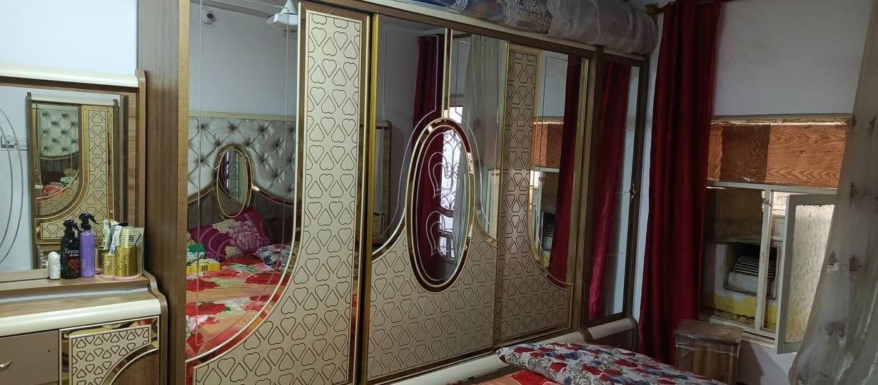 11 قطعه ضخمة الغرفة كنتور نضام سلايت وبلنص بي 6 رفوف ومجراتها خير من الله غرفه تخبل الله شاهد وثكيلة بيها ضرر بسيط ماشر عليه بلصوره وبيها بعد شازلون وطابورية ممصورهن مكانها بغداد الحسينية سعرها 750 قفل ماخذها بمليون


**إذا كنت صاحب هذا الإعلان وتريد حذفه لأي سبب، رجاءا أرسل رسالة إلى الدعم الفني**