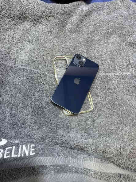 ايفون 13 عادي بطارية 89 ذاكرة 128 الجهاز جديد شخط ما بي مكفول من كلشي وتر بروف لون نيلي الجهاز بعدة بل ضمان السعر 450 وبي مجال المكان بغداد الشعب للاستفسار ***********
