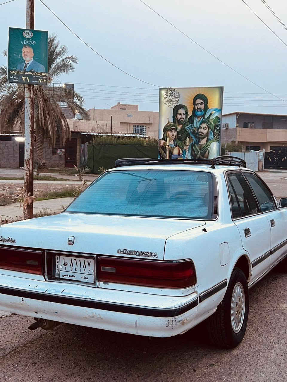 السلام عليكم. للبيع تويوتا كروسيدا
موديل 1990 محرك 6سلندر بلاد
محرك بدون تنقيص وتبخير
كهربائيات شغالة 
سنترلك شغال
جام شغال 
تبريد ثلج 
باتري جديد 
بدون ضربه وصبغ عدى الضرر موضح بلصور 
تخم تاير 
داخل احمر بلادي السعر 52 وبيهه مجال 
هاتف( *********** )
